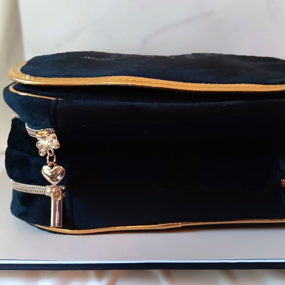 NWT💥 JUICY COUTURE BLACK & GOLD VELOUR LARGE TRAVEL COSMETIC BAG - Picture 5 of 10